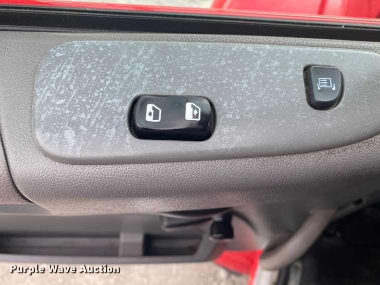 image for item JU9196 2013 Peterbilt 337  delivery truck