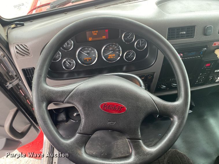 image for item JU9196 2013 Peterbilt 337  delivery truck