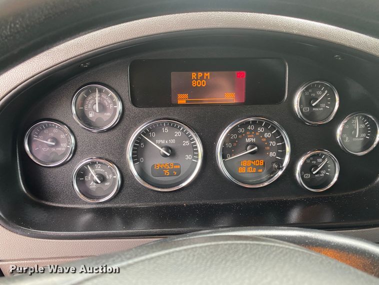 image for item JU9196 2013 Peterbilt 337  delivery truck