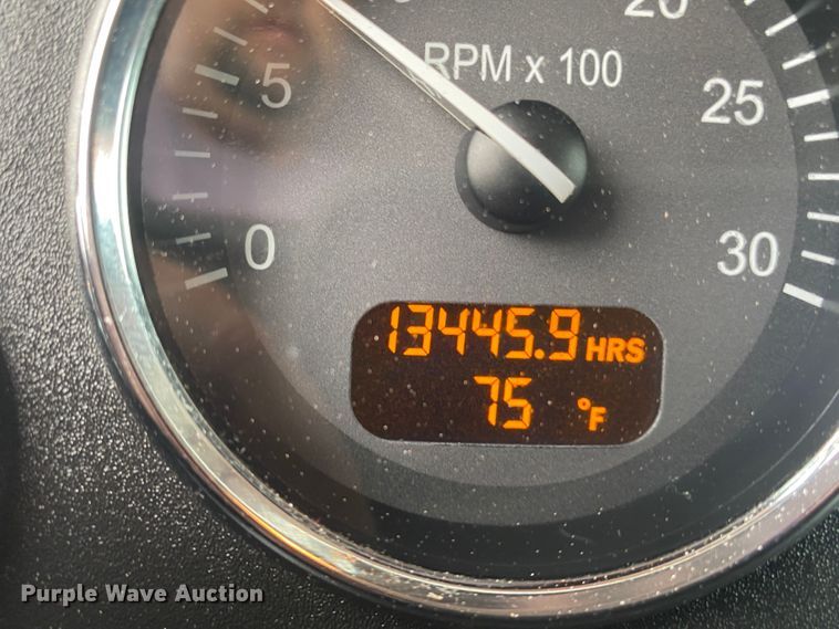 image for item JU9196 2013 Peterbilt 337  delivery truck