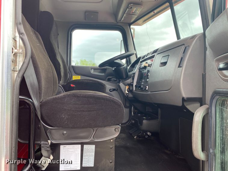 image for item JU9196 2013 Peterbilt 337  delivery truck