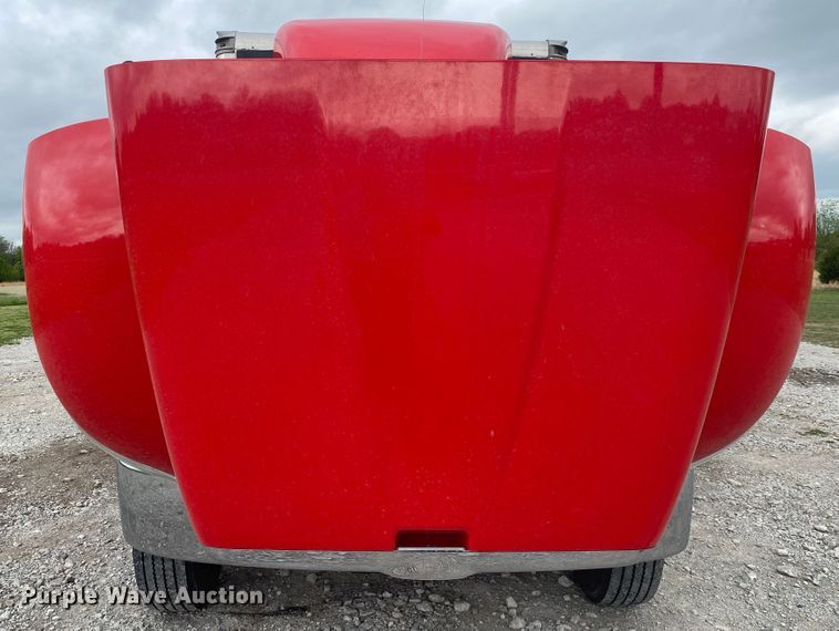 image for item JU9196 2013 Peterbilt 337  delivery truck