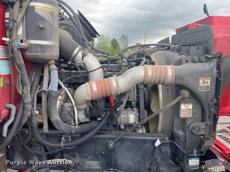 image for item JU9196 2013 Peterbilt 337  delivery truck