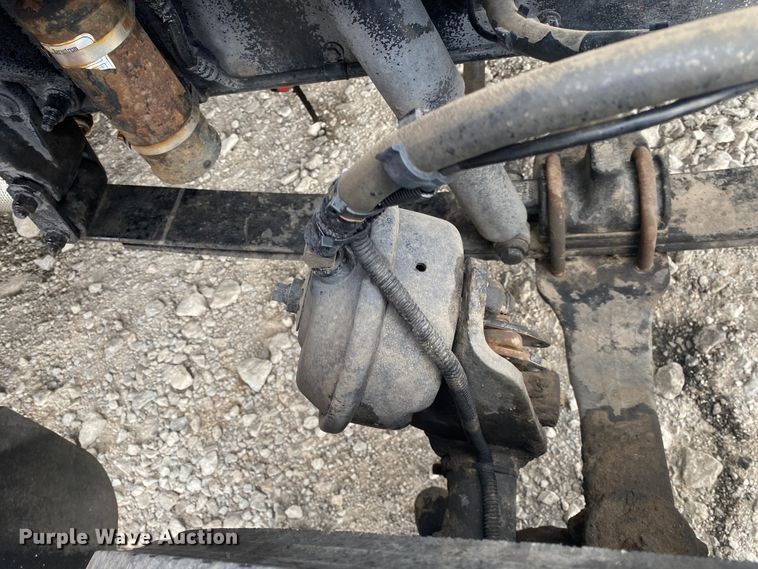 image for item JU9196 2013 Peterbilt 337  delivery truck