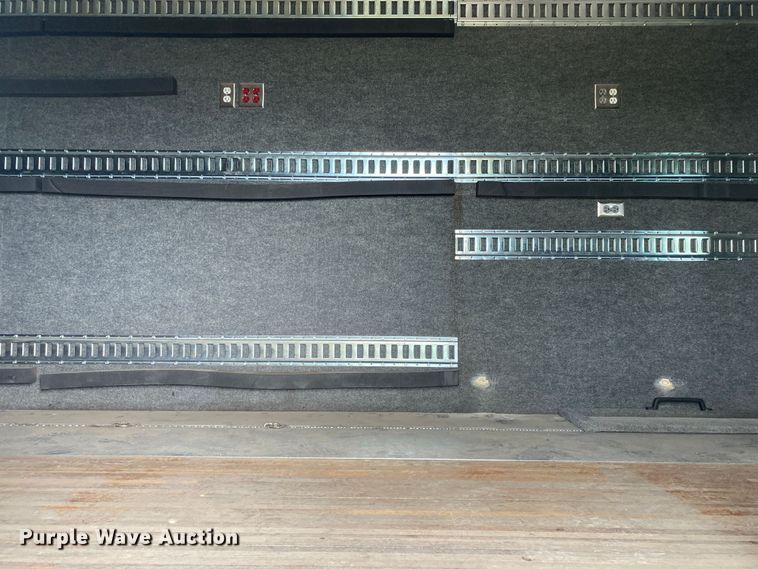 image for item JU9196 2013 Peterbilt 337  delivery truck