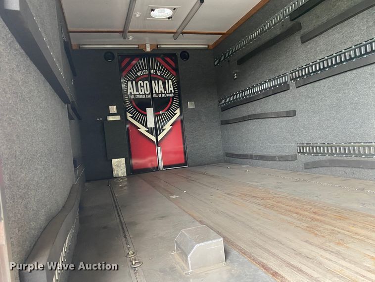 image for item JU9196 2013 Peterbilt 337  delivery truck