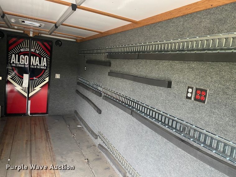 image for item JU9196 2013 Peterbilt 337  delivery truck