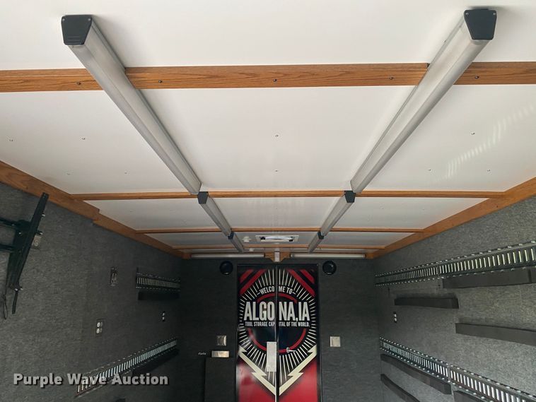 image for item JU9196 2013 Peterbilt 337  delivery truck