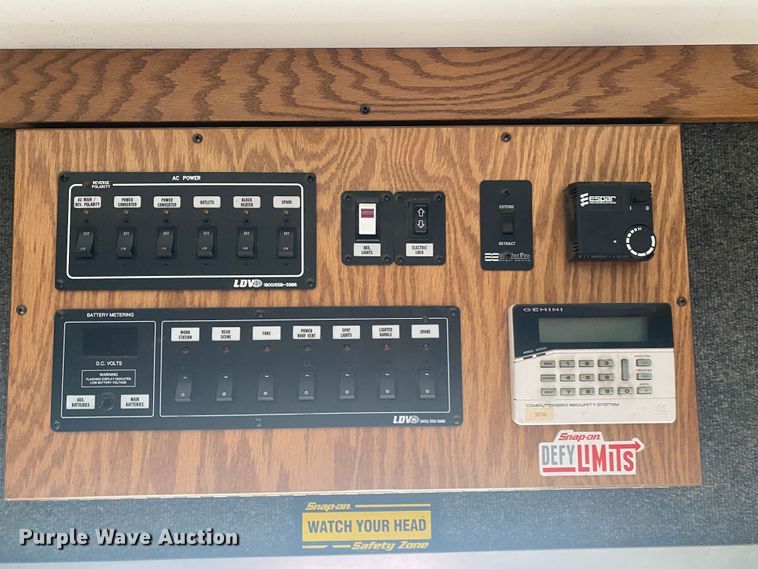 image for item JU9196 2013 Peterbilt 337  delivery truck