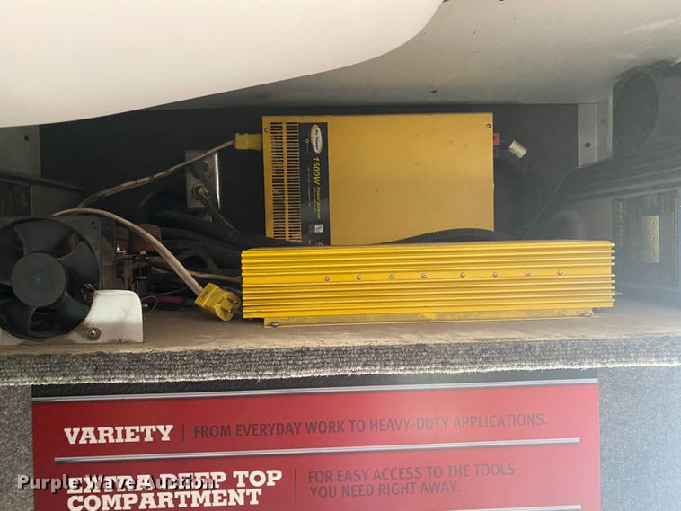 image for item JU9196 2013 Peterbilt 337  delivery truck