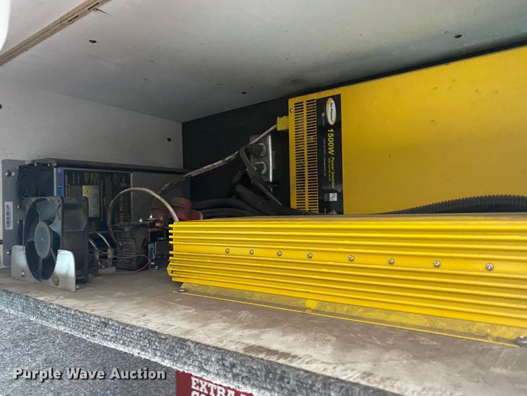 image for item JU9196 2013 Peterbilt 337  delivery truck