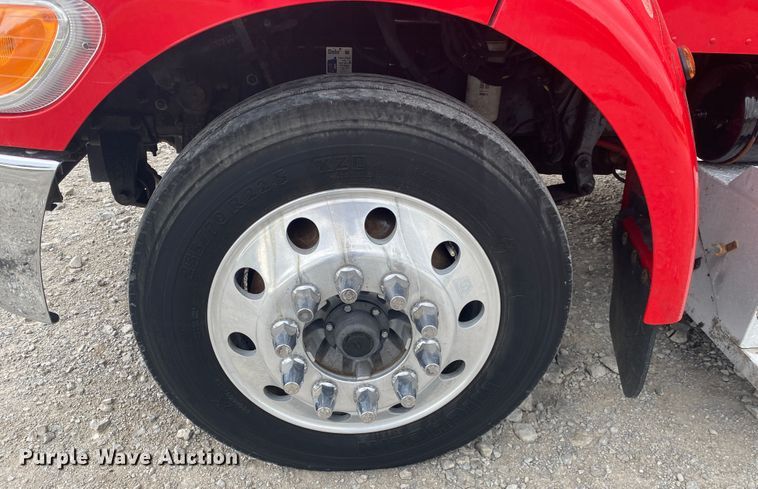 image for item JU9196 2013 Peterbilt 337  delivery truck