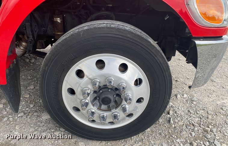 image for item JU9196 2013 Peterbilt 337  delivery truck