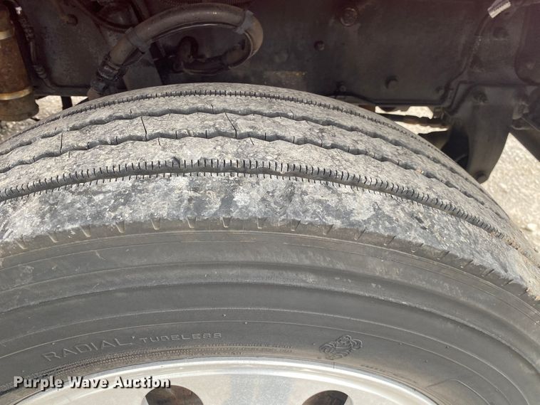 image for item JU9196 2013 Peterbilt 337  delivery truck