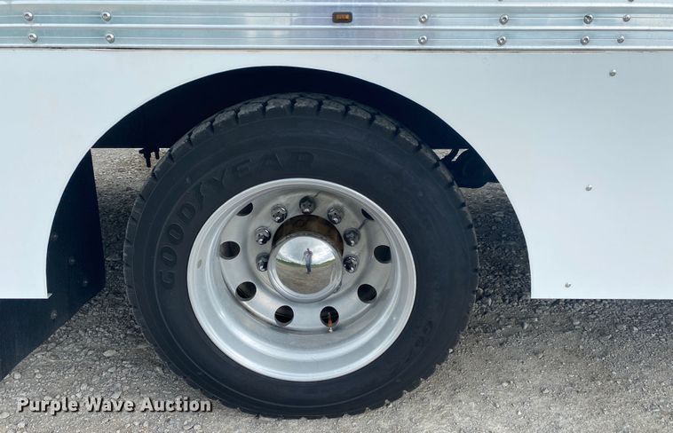 image for item JU9196 2013 Peterbilt 337  delivery truck