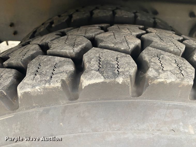 image for item JU9196 2013 Peterbilt 337  delivery truck