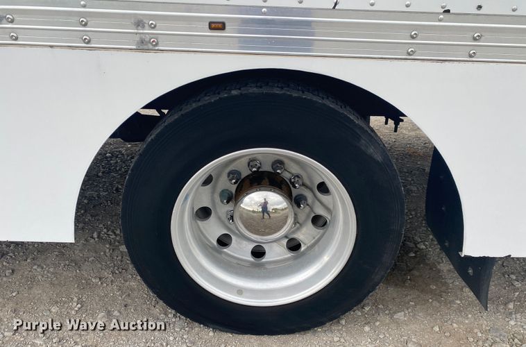 image for item JU9196 2013 Peterbilt 337  delivery truck