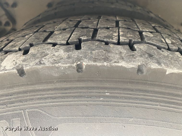 image for item JU9196 2013 Peterbilt 337  delivery truck