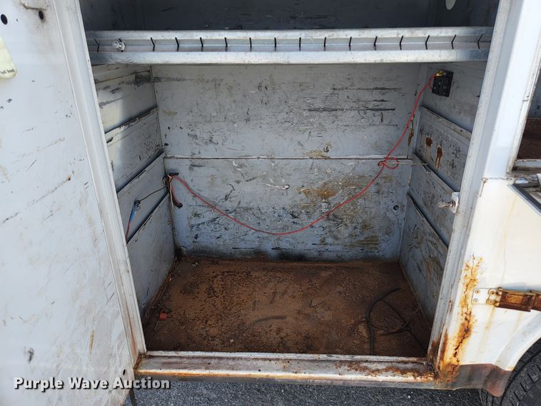 image for item KE9775 2005 Ford F350 Super Duty XL  SuperCab utility bed pickup truck