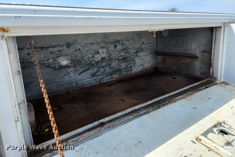 image for item KE9775 2005 Ford F350 Super Duty XL  SuperCab utility bed pickup truck