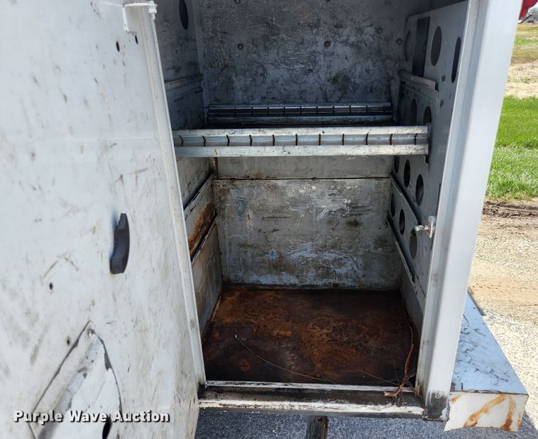 image for item KE9775 2005 Ford F350 Super Duty XL  SuperCab utility bed pickup truck