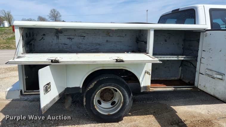 image for item KE9775 2005 Ford F350 Super Duty XL  SuperCab utility bed pickup truck