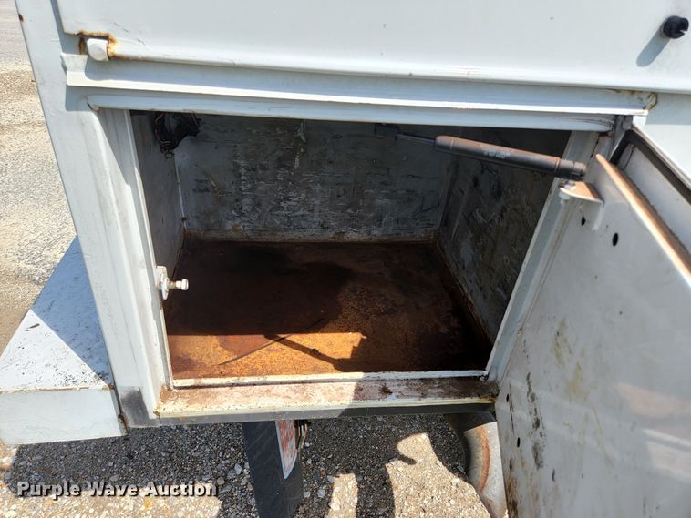 image for item KE9775 2005 Ford F350 Super Duty XL  SuperCab utility bed pickup truck