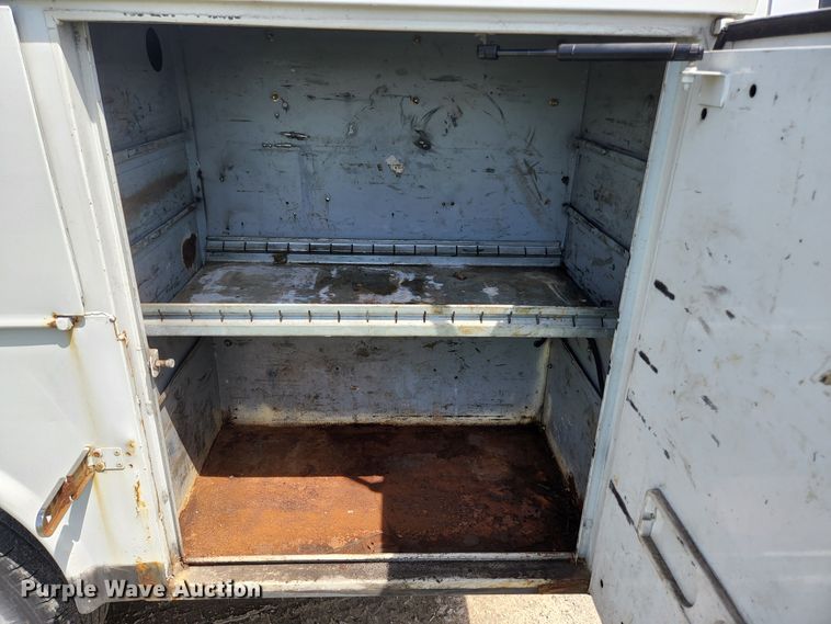 image for item KE9775 2005 Ford F350 Super Duty XL  SuperCab utility bed pickup truck