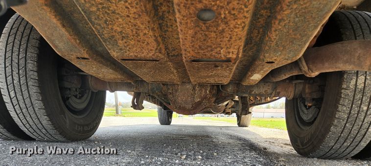 image for item KE9775 2005 Ford F350 Super Duty XL  SuperCab utility bed pickup truck