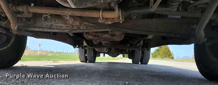 image for item KE9775 2005 Ford F350 Super Duty XL  SuperCab utility bed pickup truck