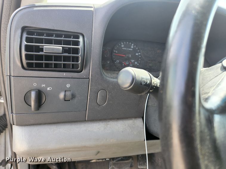 image for item KE9775 2005 Ford F350 Super Duty XL  SuperCab utility bed pickup truck