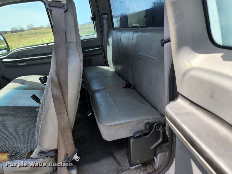 image for item KE9775 2005 Ford F350 Super Duty XL  SuperCab utility bed pickup truck