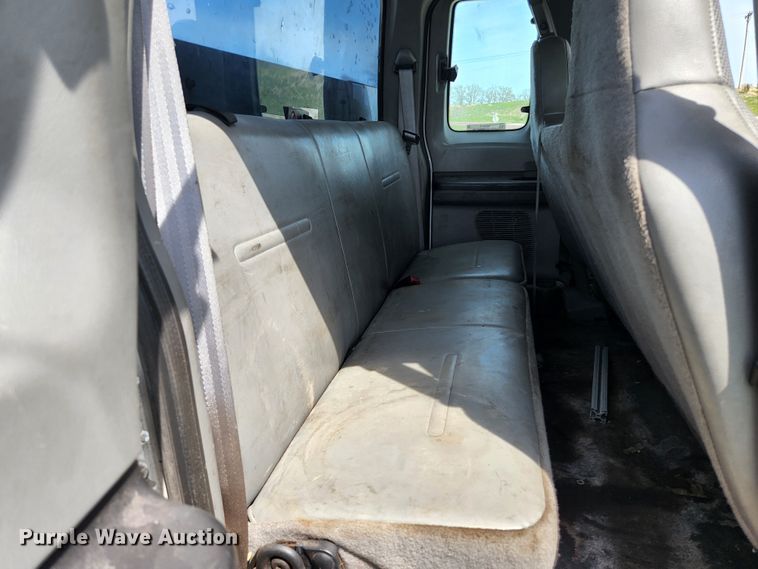 image for item KE9775 2005 Ford F350 Super Duty XL  SuperCab utility bed pickup truck