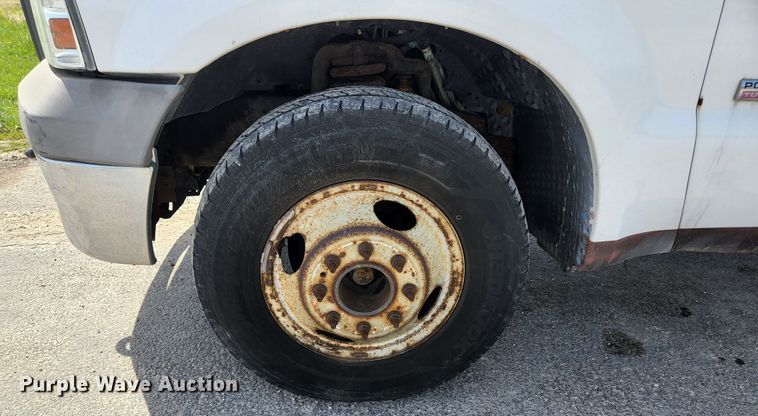 image for item KE9775 2005 Ford F350 Super Duty XL  SuperCab utility bed pickup truck