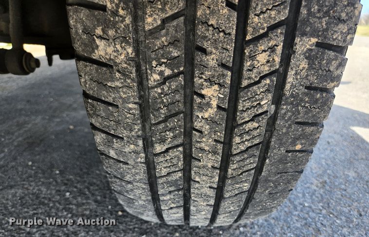 image for item KE9775 2005 Ford F350 Super Duty XL  SuperCab utility bed pickup truck