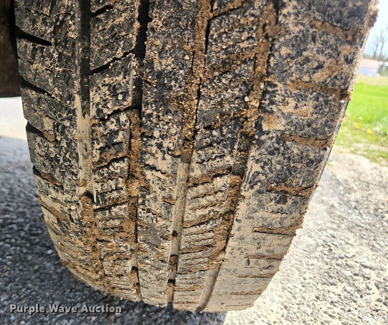 image for item KE9775 2005 Ford F350 Super Duty XL  SuperCab utility bed pickup truck