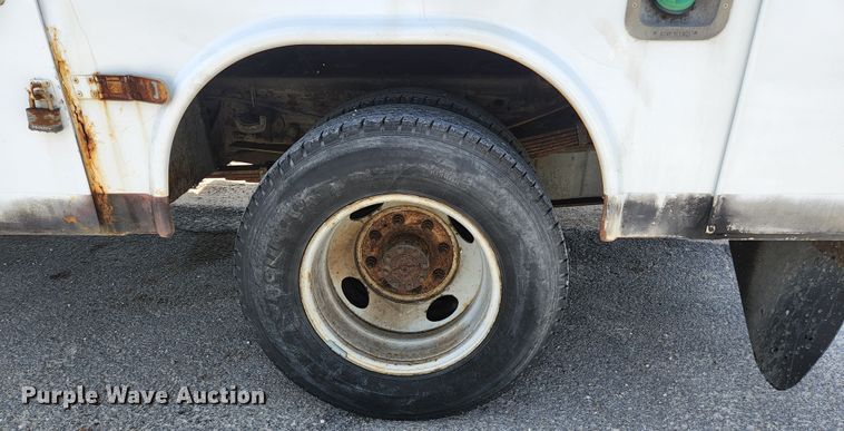 image for item KE9775 2005 Ford F350 Super Duty XL  SuperCab utility bed pickup truck