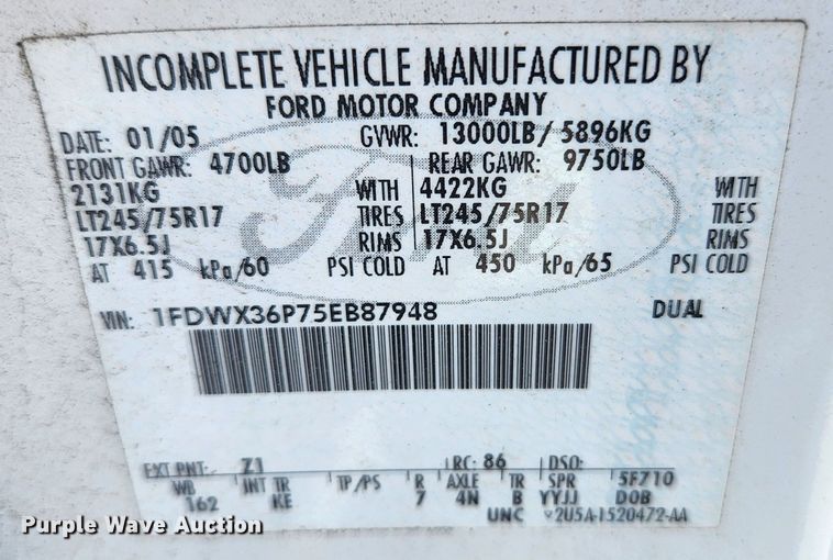 image for item KE9775 2005 Ford F350 Super Duty XL  SuperCab utility bed pickup truck