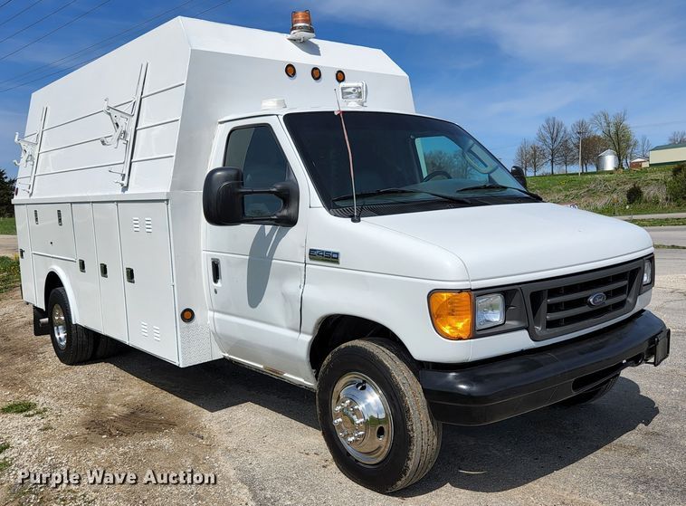 image for item KE9776 2006 Ford E450 Super Duty  utility van
