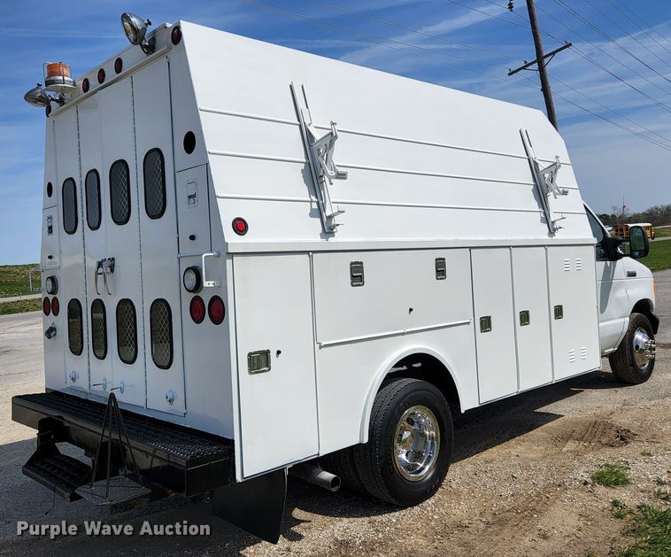 image for item KE9776 2006 Ford E450 Super Duty  utility van