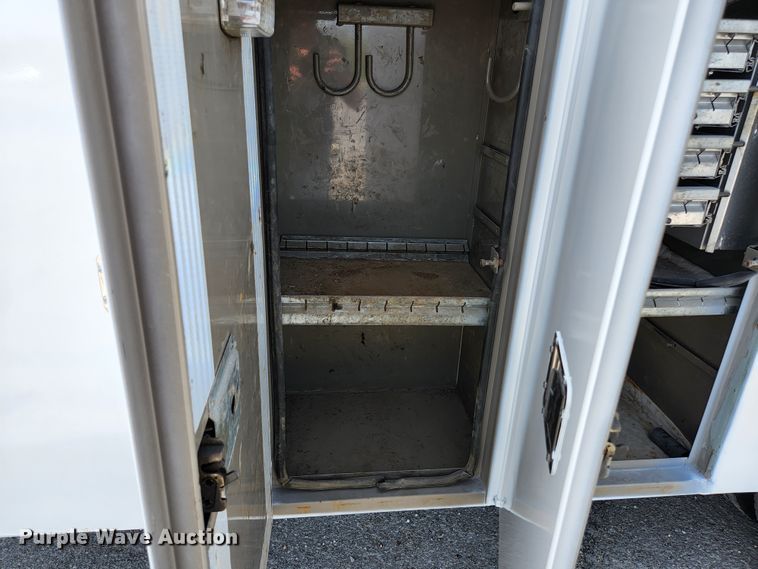 image for item KE9776 2006 Ford E450 Super Duty  utility van