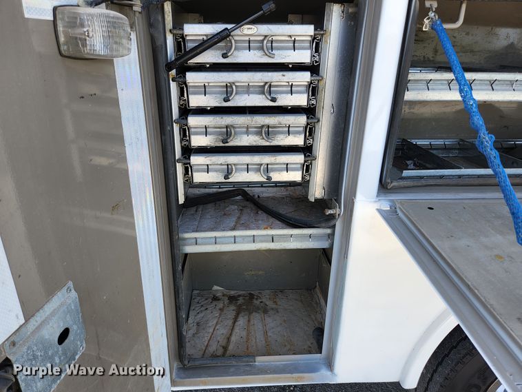 image for item KE9776 2006 Ford E450 Super Duty  utility van