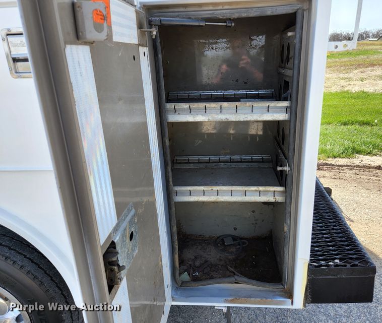 image for item KE9776 2006 Ford E450 Super Duty  utility van