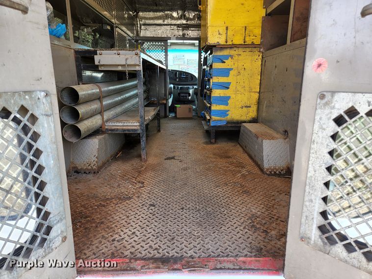 image for item KE9776 2006 Ford E450 Super Duty  utility van