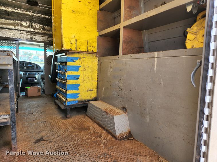 image for item KE9776 2006 Ford E450 Super Duty  utility van