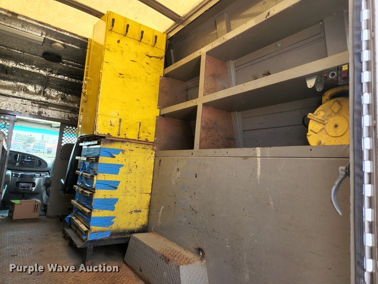 image for item KE9776 2006 Ford E450 Super Duty  utility van