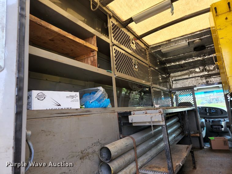 image for item KE9776 2006 Ford E450 Super Duty  utility van