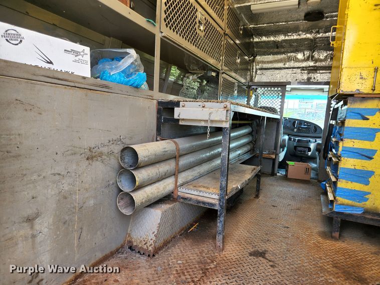 image for item KE9776 2006 Ford E450 Super Duty  utility van