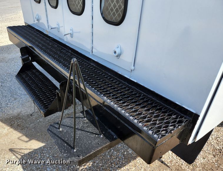 image for item KE9776 2006 Ford E450 Super Duty  utility van