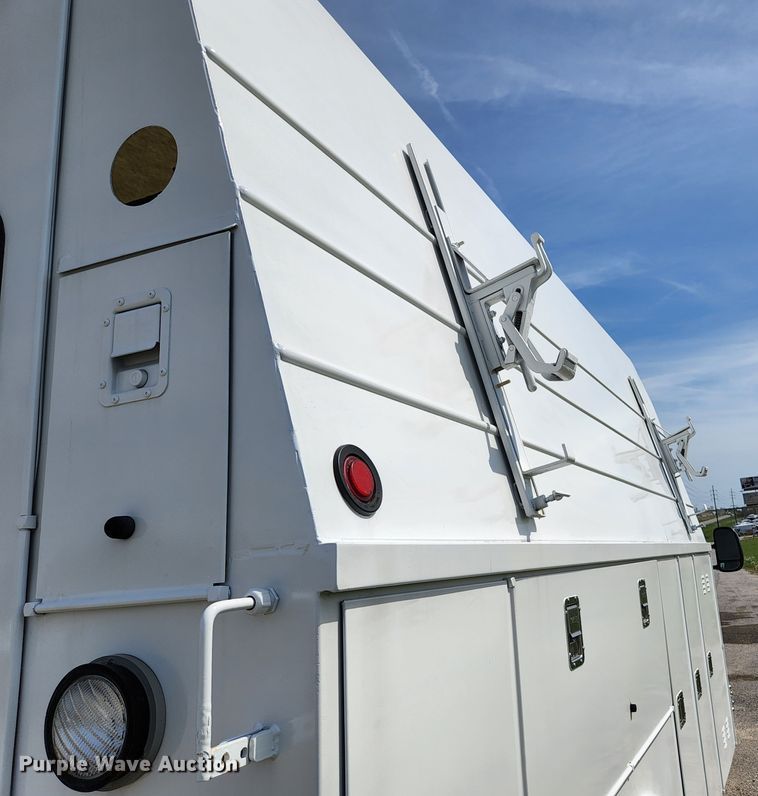 image for item KE9776 2006 Ford E450 Super Duty  utility van